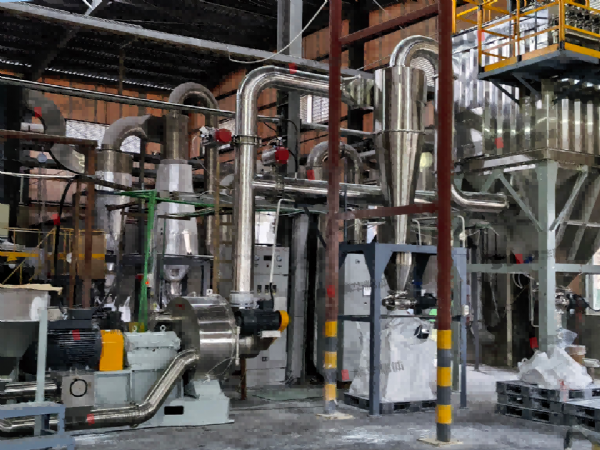 氟鋁酸鉀超微粉碎機--廣東某公司